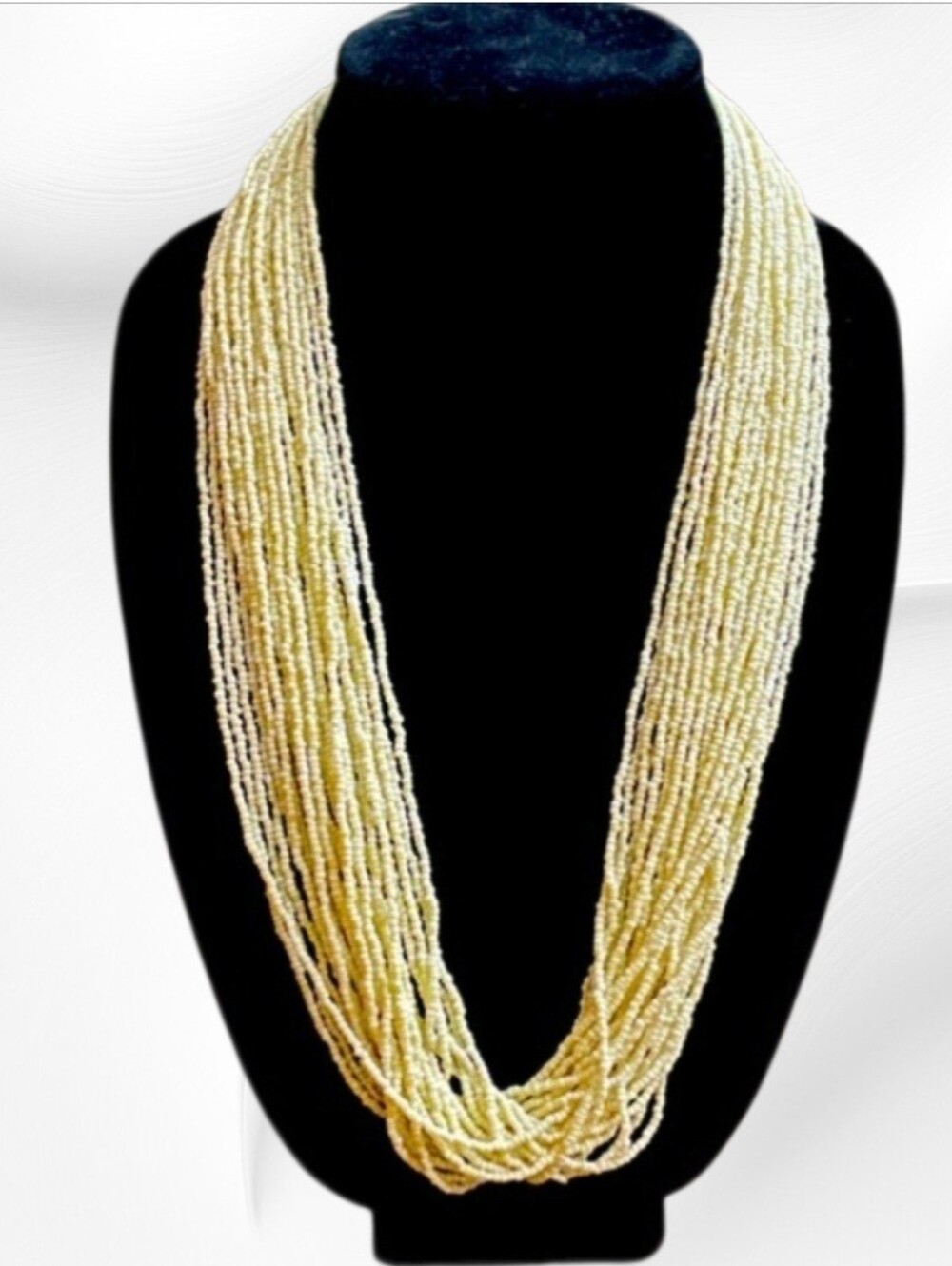 Vintage Multi-Strand Bone Colored Seed Bead Necklace - Excellent Condition - Picture 2 of 4